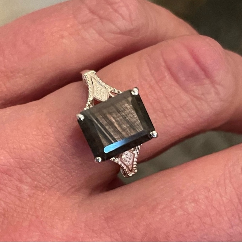 Sophisticated Silver Ring with Black Stone